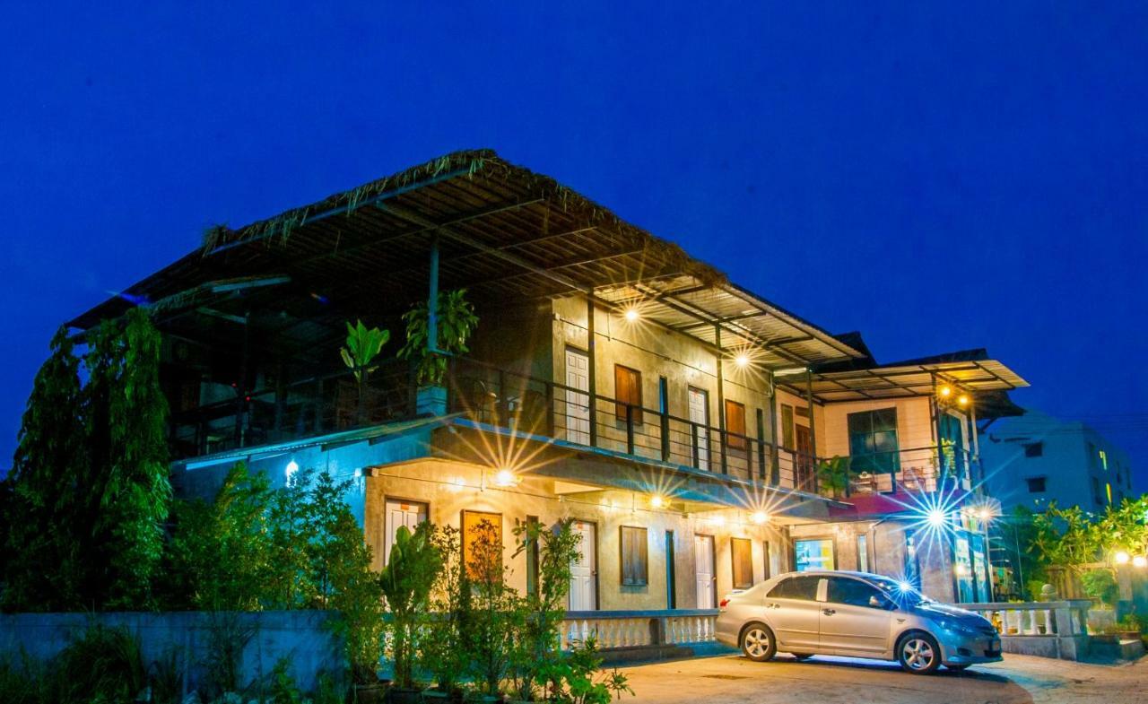 Baantung Homestay Mukdahan Eksteriør billede